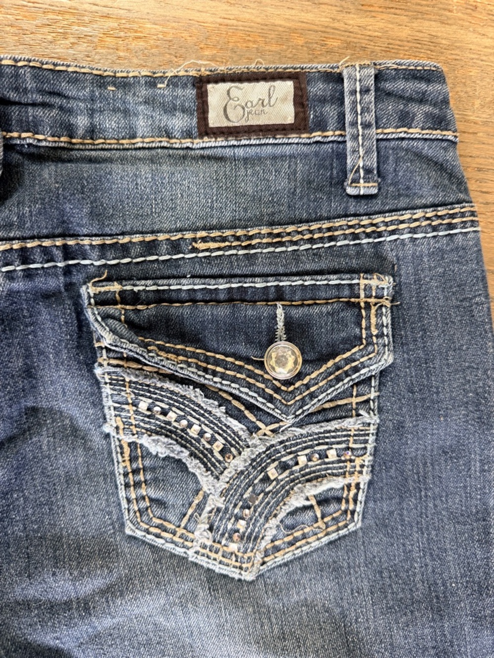 Earl Jean embroidered blue denim capris embellished back pockets and cuffed hem - Picture 5 of 6